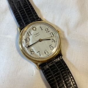 TIMEX Gold Toned Quartz with/ Leather Band Women's Wrist Watch Need Battery